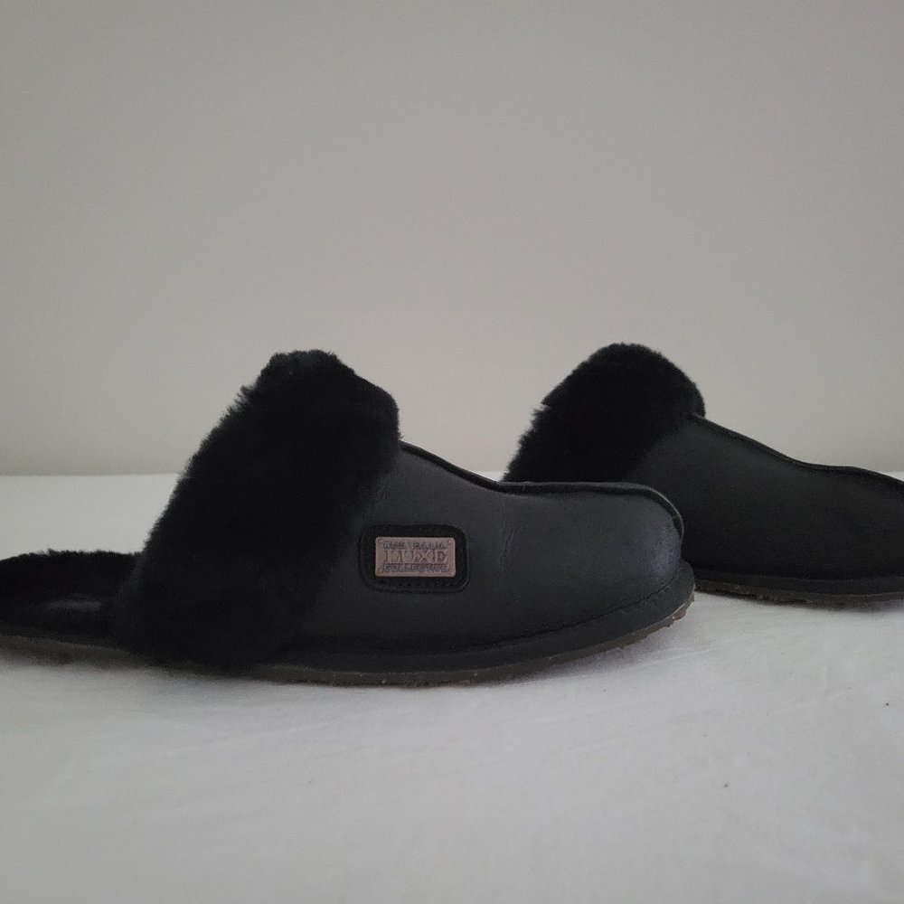 Australia LUXE Collective Leather/ Fur slippers.